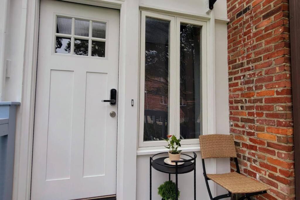 Unique & Peaceful Boston Home Exterior foto